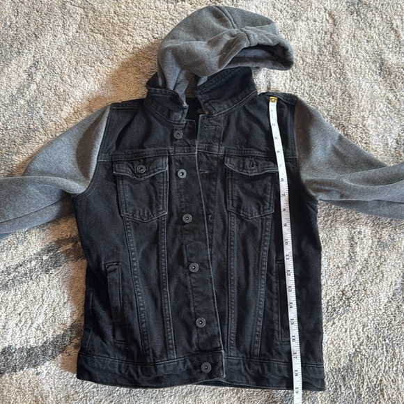 Denim hoodie jacket with sweatshirt sleeves in black and gray - Picture 9 of 10